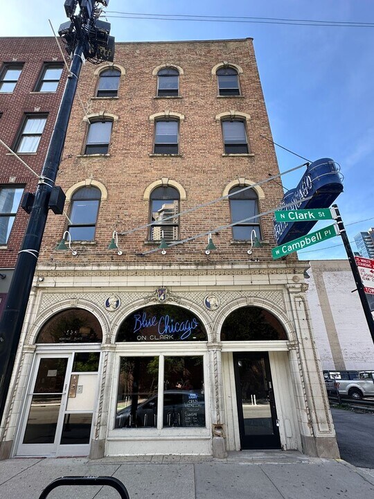 536 N Clark St in Chicago, IL - Building Photo