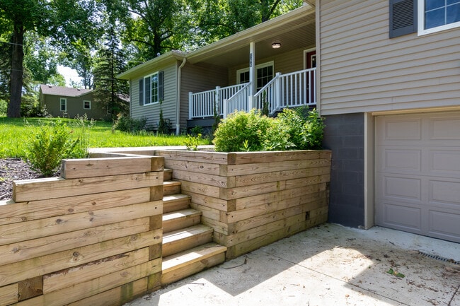 166 May Ave in Northfield, OH - Building Photo - Building Photo