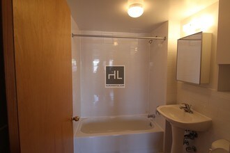 31-64 21st St-Unit -3C in Queens, NY - Building Photo - Building Photo