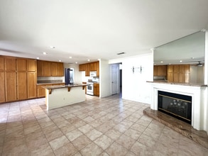 2700 Toumey Ln in Corona, CA - Foto de edificio - Building Photo