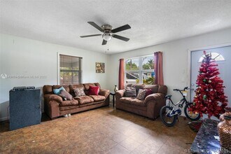 438 NW 93rd St-Unit -438 in Miami, FL - Building Photo - Building Photo