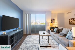 200 NE 1st Ave in Pompano Beach, FL - Building Photo