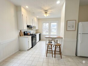 207 Boston Ave, Unit 1 in Medford, MA - Foto de edificio - Building Photo