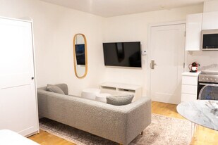 1755 R. Saint-Denis in Montréal, QC - Building Photo