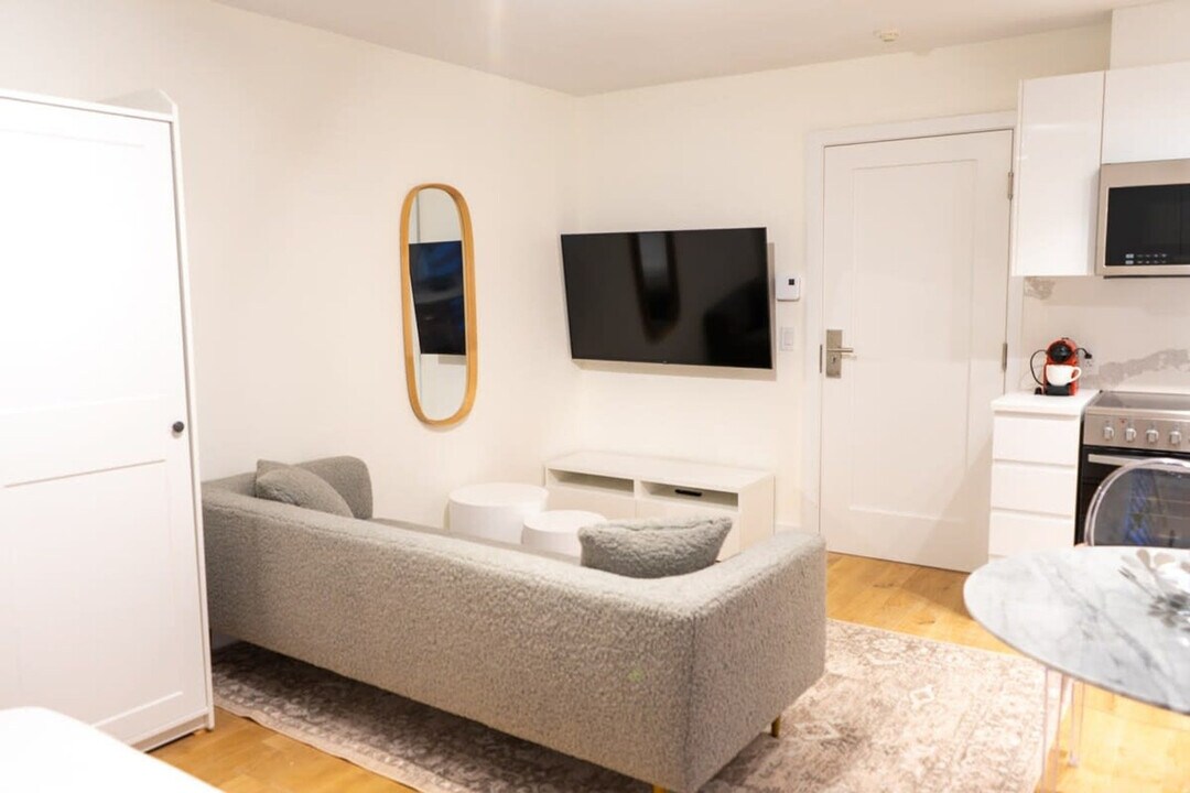 1755 R. Saint-Denis in Montréal, QC - Building Photo