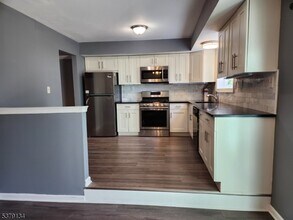 263 Glastonbury Ln in Franklin Township, NJ - Building Photo - Building Photo