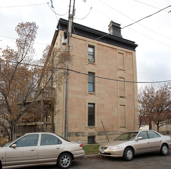 Lauer Flats in St. Paul, MN - Building Photo - Building Photo