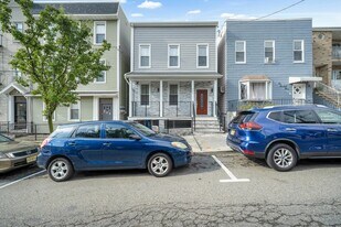 207 68th St in Guttenberg, NJ - Building Photo