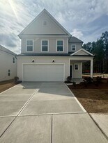 7017 Bermuda Wds Rd in Charlotte, NC - Building Photo