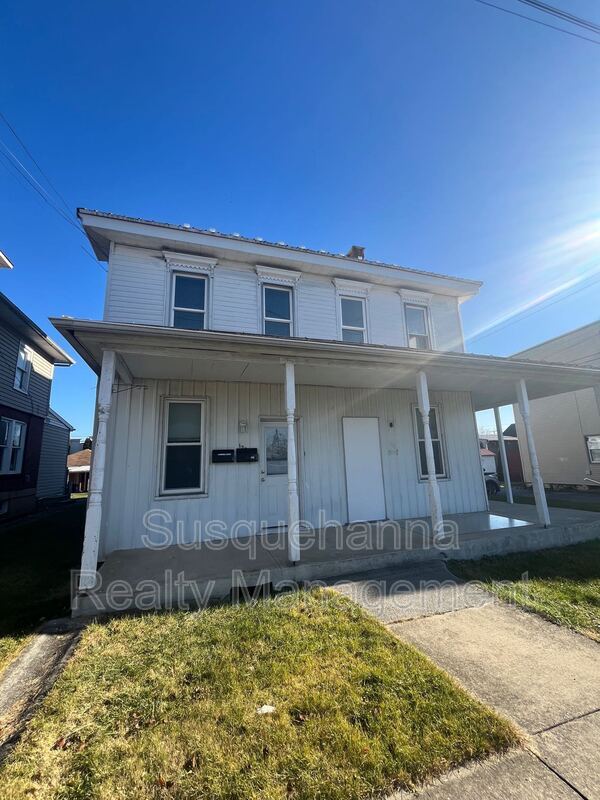 122 N Center St in Cleona, PA - Building Photo - Building Photo