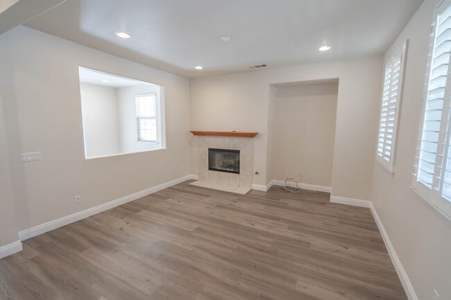 27739 Summer Grove Pl in Santa Clarita, CA - Building Photo - Building Photo