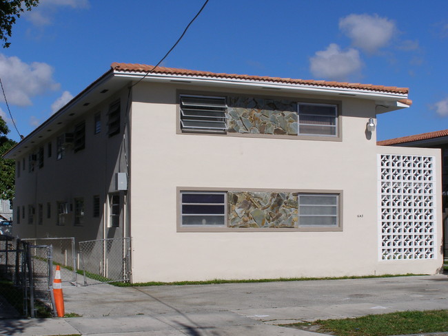 1643 NW 1st St in Miami, FL - Building Photo - Building Photo