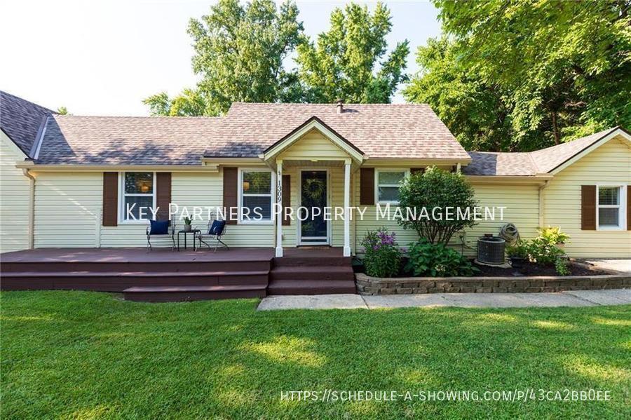 1309 Linden Rd in Liberty, MO - Building Photo