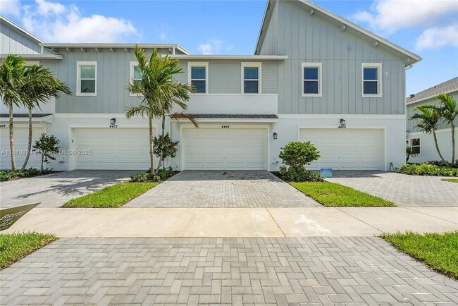 property at 4466 Longwood Lake Sq