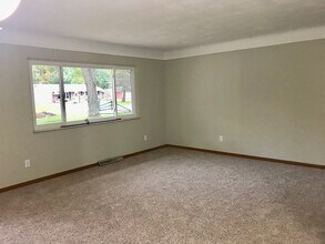 9805 Pamela St in Temperance, MI - Building Photo - Building Photo
