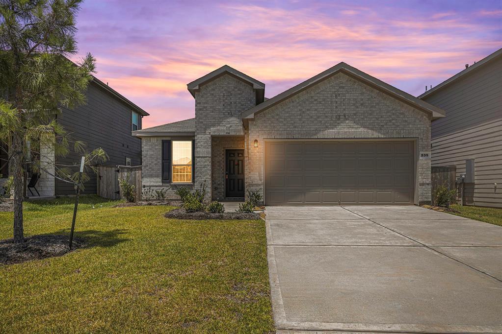 235 Pine cavern dr in Willis, TX - Foto de edificio