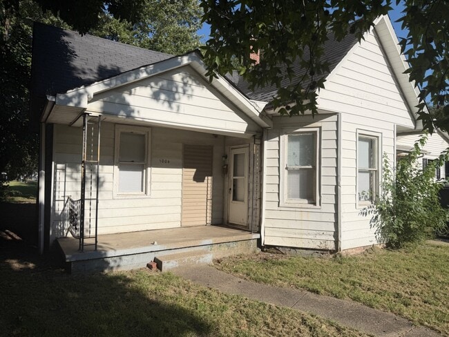 property at 1004 S 13th St