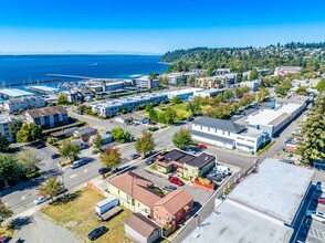 Vista Del Mar Bungalows in Des Moines, WA - Building Photo - Building Photo