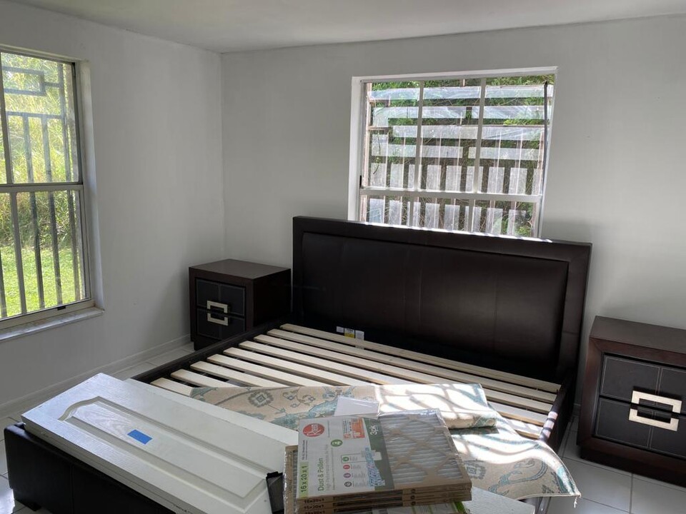 330 NW 127th Ave in Miami, FL - Building Photo