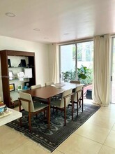 10035 NW 43rd Ter in Doral, FL - Foto de edificio - Building Photo