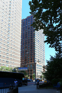 345 East 94th Street in New York, NY - Foto de edificio - Building Photo