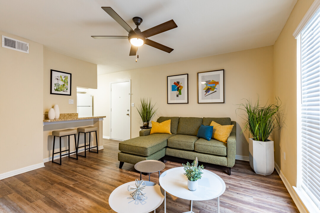 Park Place Apartments in Tampa, FL - Building Photo