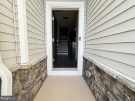 16 Lochiel Ln in Exton, PA - Building Photo