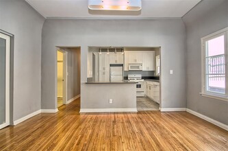 819 Westmount Dr, Unit 819 in West Hollywood, CA - Building Photo - Building Photo