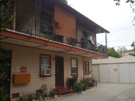 1230 N Beachwood Dr in Los Angeles, CA - Building Photo