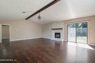 4550 Forest Haven Dr S in Jacksonville, FL - Building Photo - Building Photo