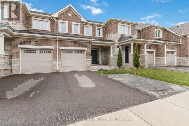 3494 Vernon Powell Dr in Oakville, ON - Building Photo - Building Photo