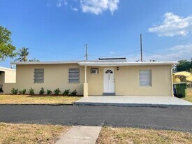 1000 NW 11th Ct in Fort Lauderdale, FL - Building Photo