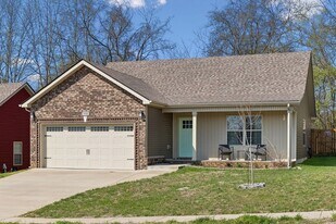833 Lutz Ln in Clarksville, TN - Building Photo