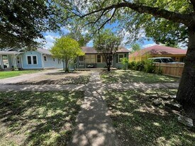 1814 W Summit Ave. in San Antonio, TX - Building Photo