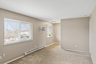 Robert Hock Apartments in Vandalia, OH - Foto de edificio - Interior Photo