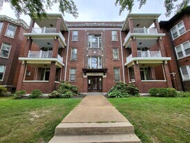 5912 McPherson Ave, Unit 2W in St. Louis, MO - Building Photo