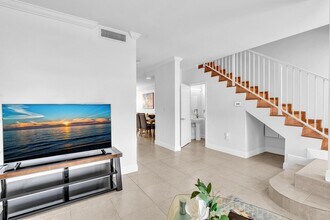 1712 Mayo St in Hollywood, FL - Building Photo - Building Photo