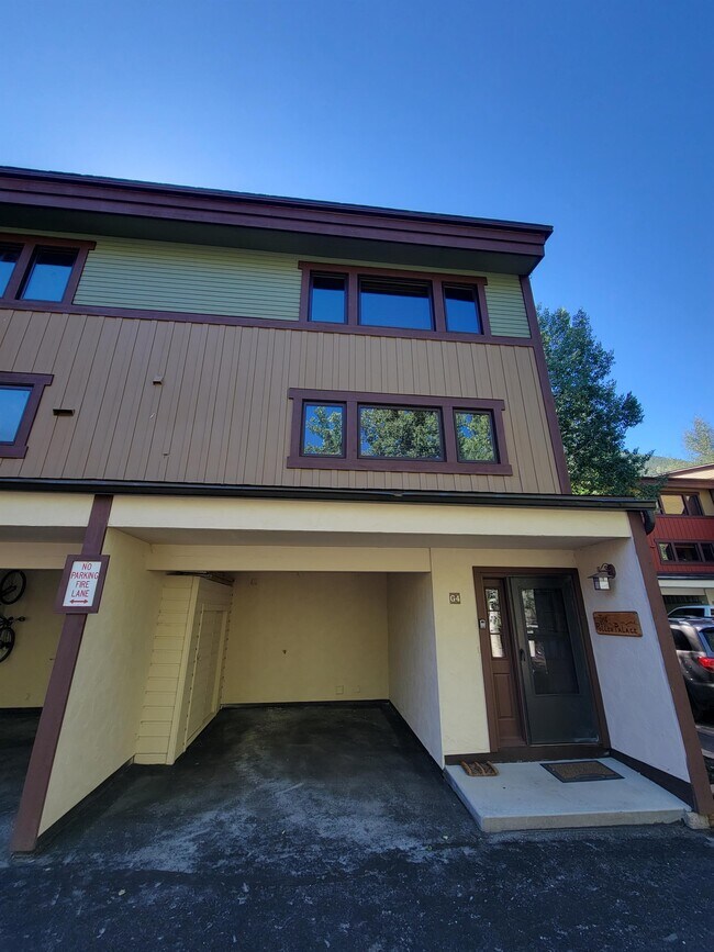 property at 2540 Kinnikinnick Rd