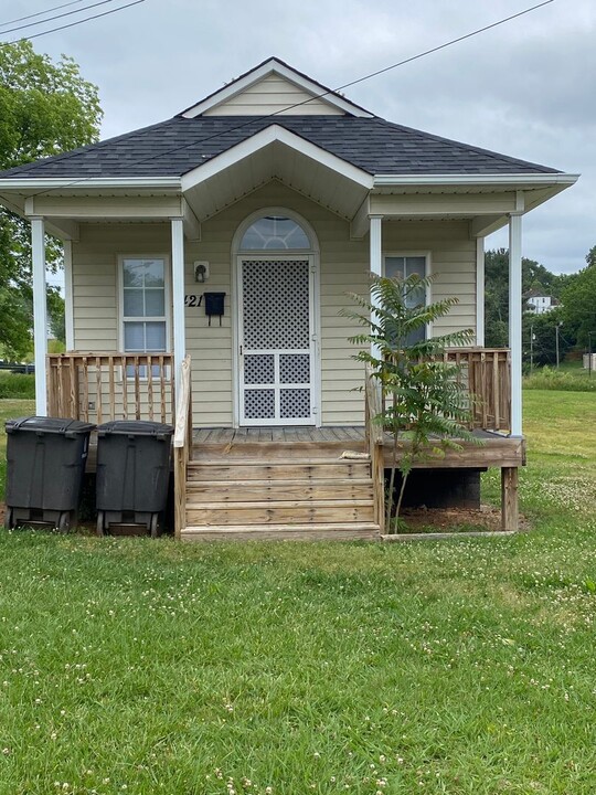 1421 W 4th St in Winston-Salem, NC - Building Photo