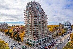 155 St Clair Ave W in Toronto, ON - Building Photo