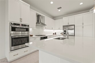 20463 Estero Xing Blvd in Estero, FL - Foto de edificio - Building Photo