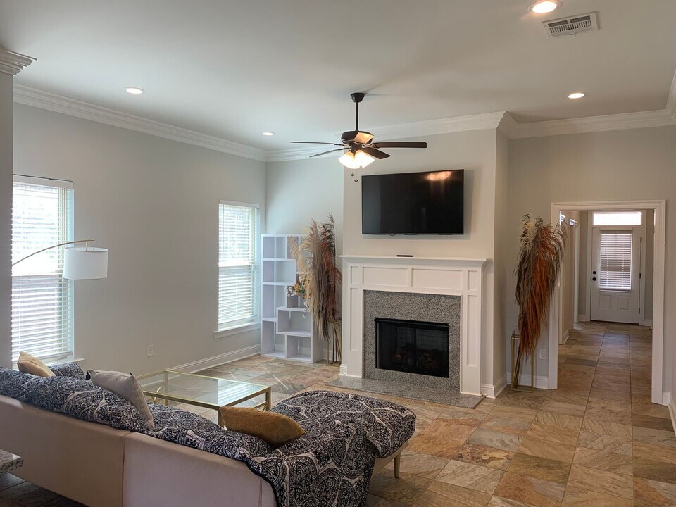 6364 Nesting Dr in Gonzales, LA - Building Photo