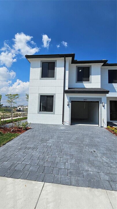 18957 SW 344th Terrace in Homestead, FL - Building Photo