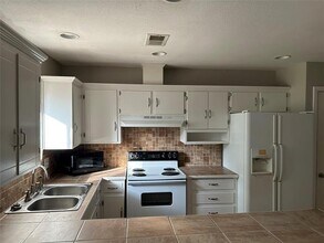 7830 Claremont Dr in Dallas, TX - Building Photo - Building Photo