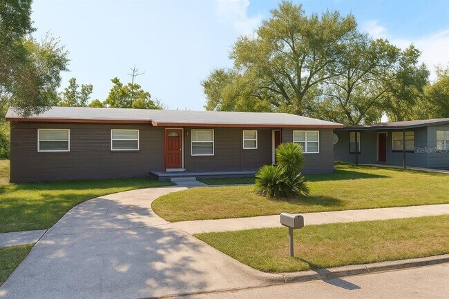 property at 5104 Londonderry Blvd