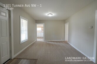 1301 Turner Ave NW in Grand Rapids, MI - Building Photo - Building Photo