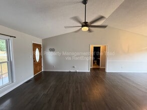 107 Johnia Ct in Thomasville, NC - Building Photo - Building Photo