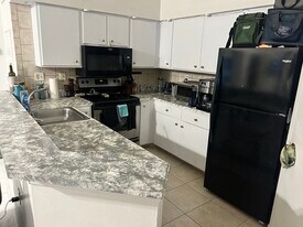 2445 SW 18th Ter, Unit 6 in Fort Lauderdale, FL - Building Photo