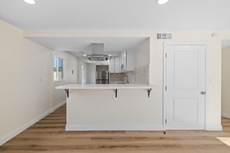 43020 6th St E in Lancaster, CA - Building Photo - Building Photo