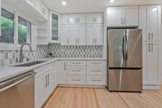 21 E CENTRAL Ave in Bergenfield, NJ - Building Photo - Building Photo